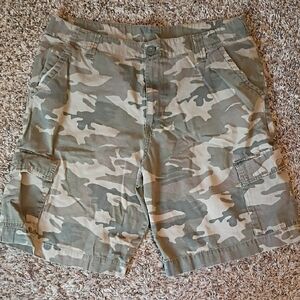 Men's Camouflage Cargo Shorts in Olive